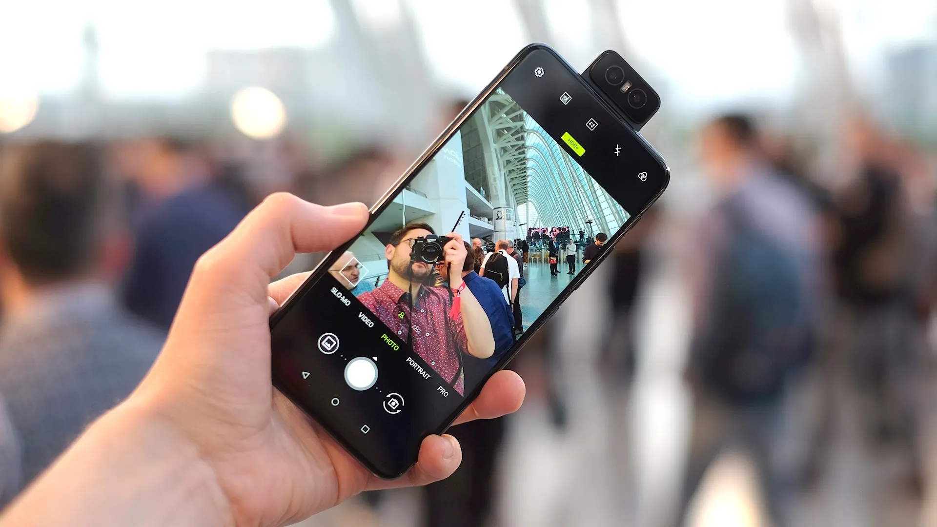 Линейку Asus ZenFone спас чистый Android. Теперь у тайваньцев хороши даже флагманы