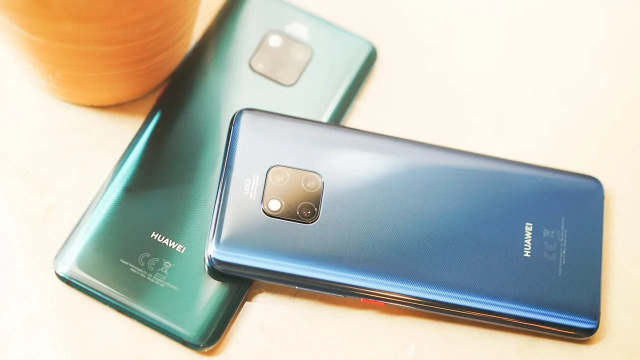 Акция на Huawei Mate 20 Pro. Взять подарки на 14К или забрать 9 тысяч рублей?