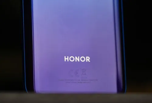 В Европе показали Honor 20 Lite. Там крутая фронталка и куча памяти
