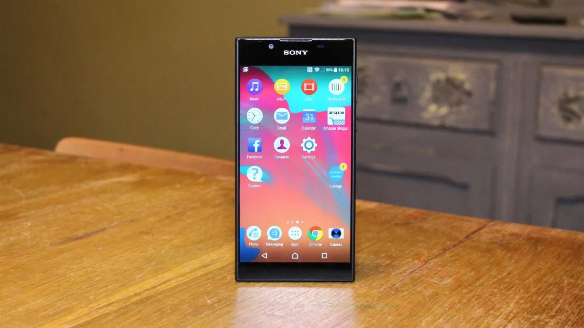 Самый дешевый Sony Xperia на удивление неплох. Есть даже NFC