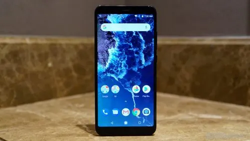 Цена Xiaomi Mi A2 упала ниже 10 тысяч рублей. В России он официально стоит на 70% дороже