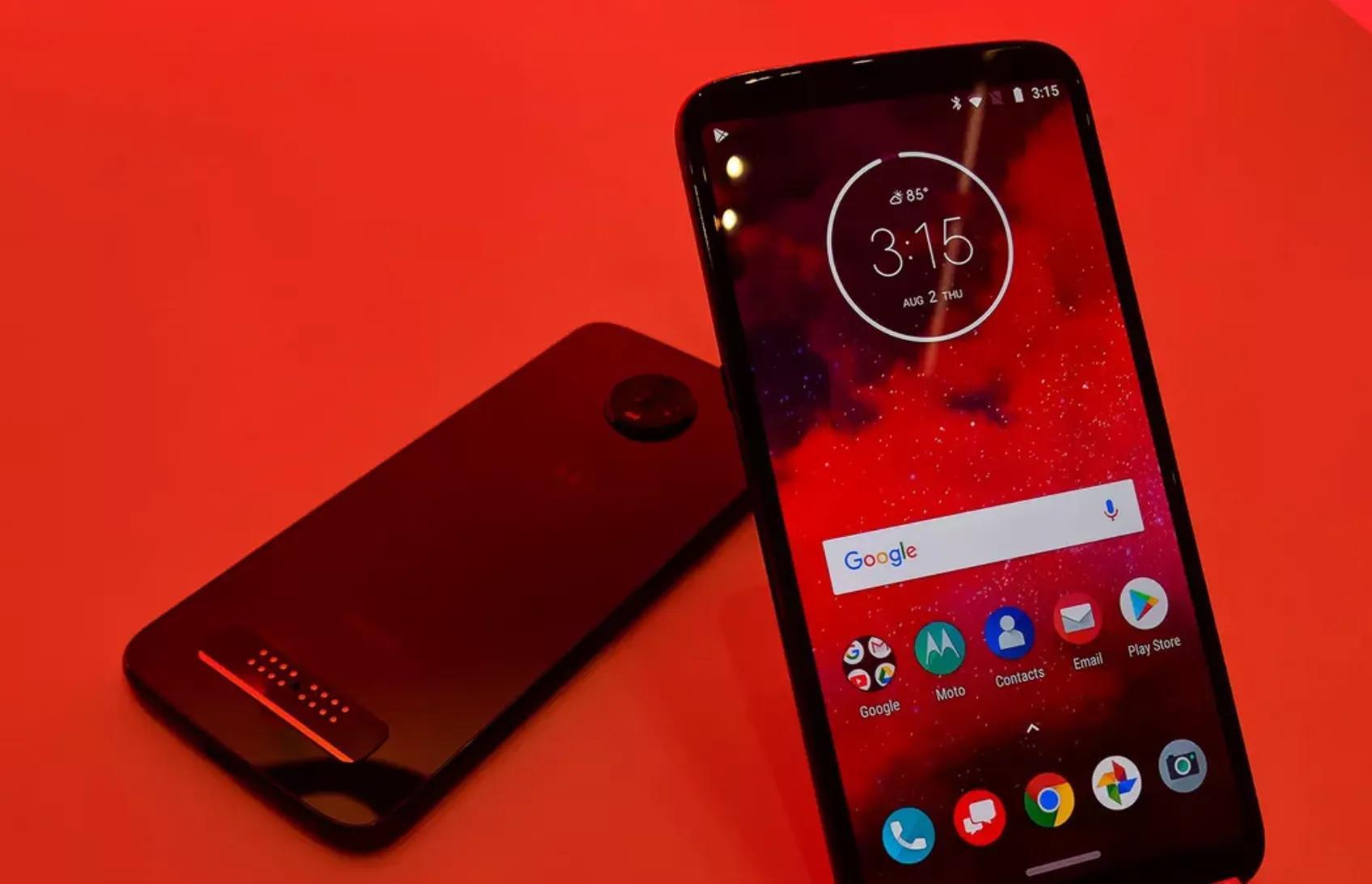 Какими будут флагманы Motorola? Характеристики и цены Moto Z4 и Z4 Force