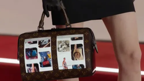 Louis Vuitton выпустила сумку с гибкими экранами. Подходящий аксессуар для Galaxy Fold
