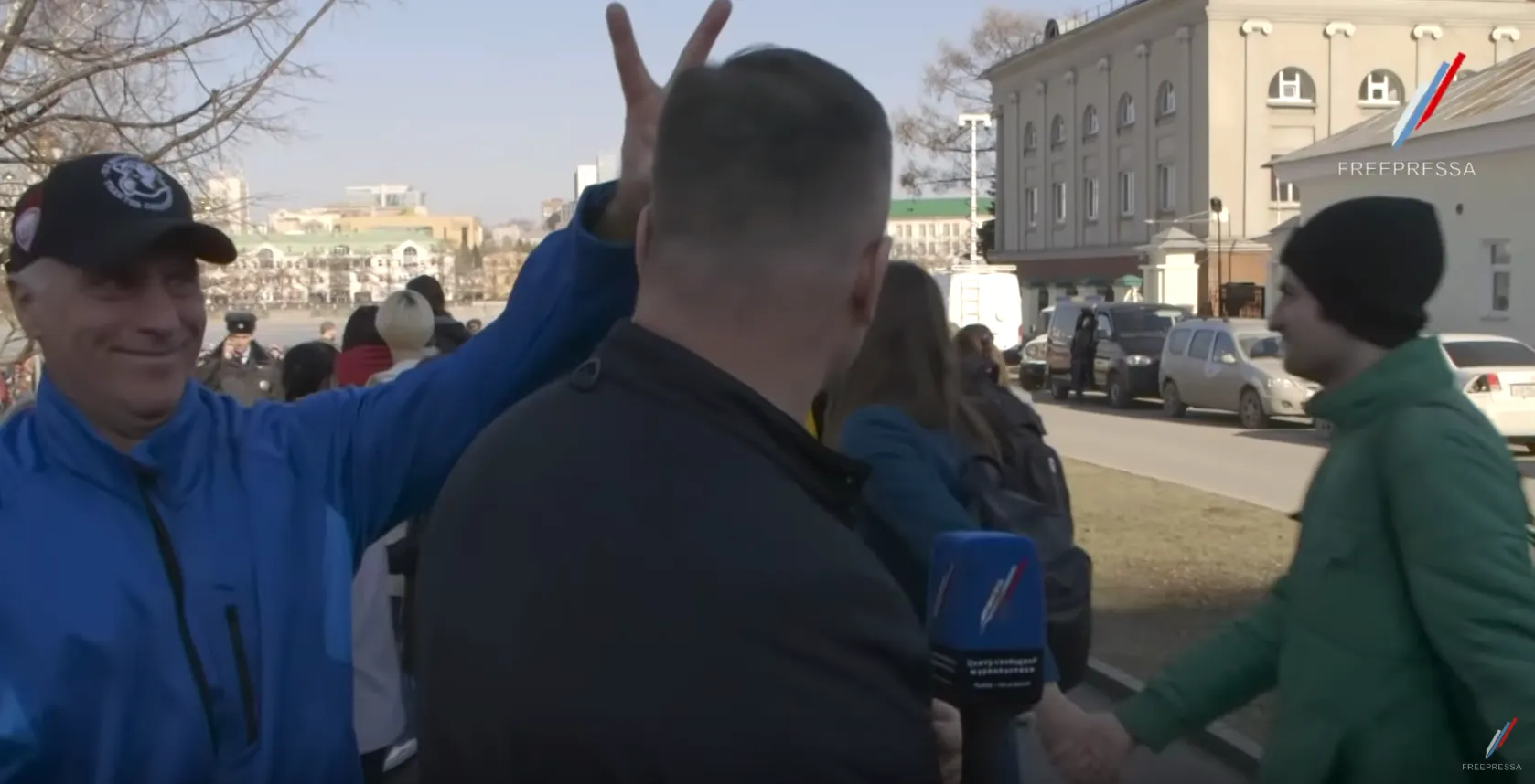 Журналист попросил участника протеста в Екатеринбурге сломать ему челюсть. Угадайте, что случилось дальше