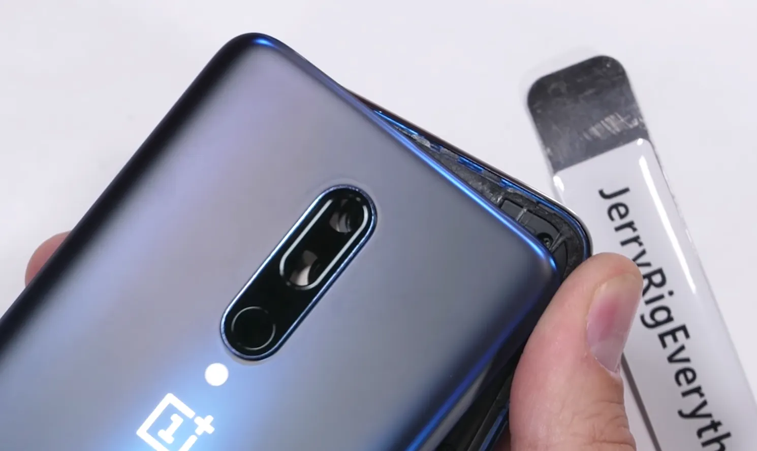 Как превратить OnePlus 7 Pro в аналог Xiaomi Mi 9 ЕE? Самая странная идея дня