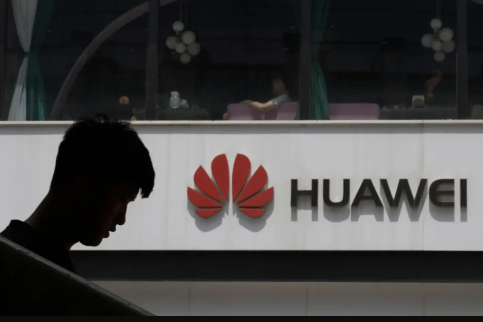 Можно ли покупать Huawei и Honor после бана от Google? В черном списке только два девайса – и вот почему