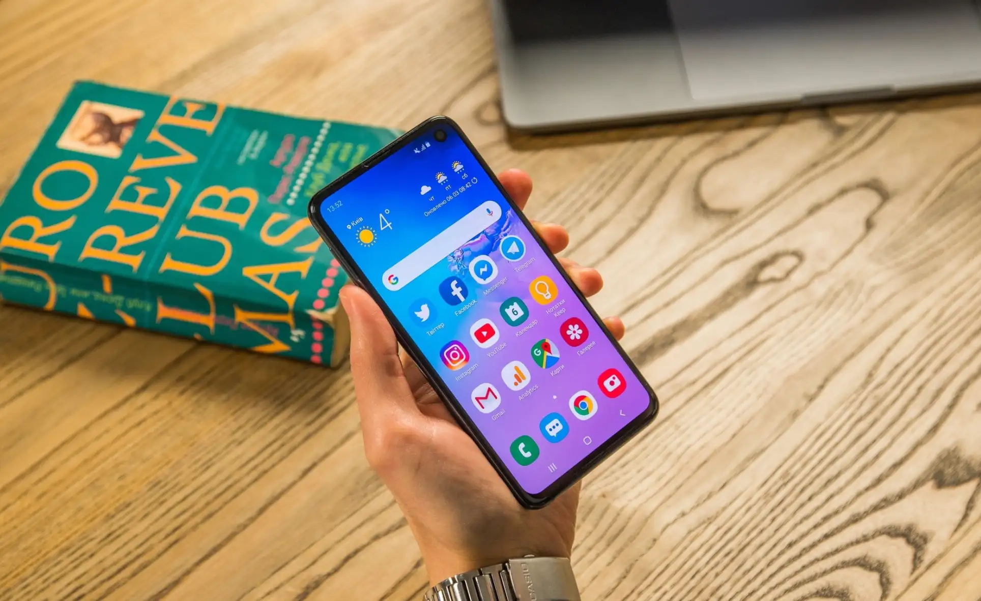 Samsung Galaxy S10e подешевел в МТС на 10К. Почему нужно срочно брать?