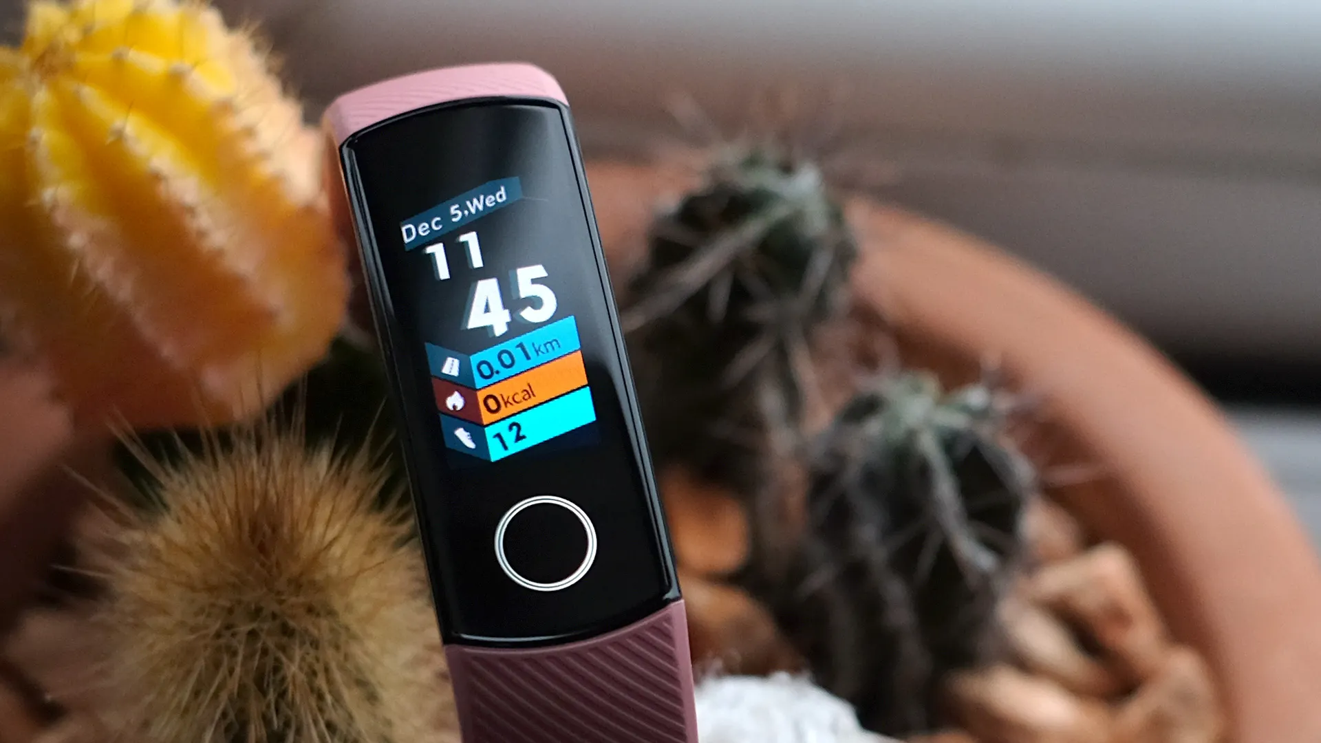 Xiaomi Mi Band лишился главного преимущества. Теперь можно брать браслет Honor и не париться