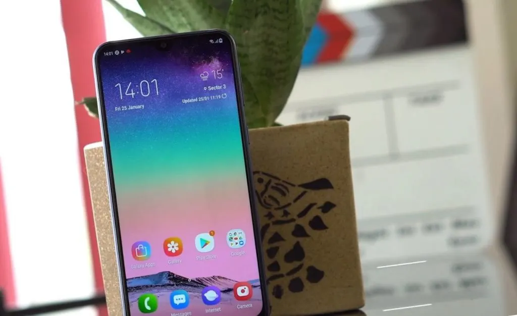 У Xiaomi Redmi Note 7 очередной сильный конкурент. Это Galaxy M20, который отдают со скидкой