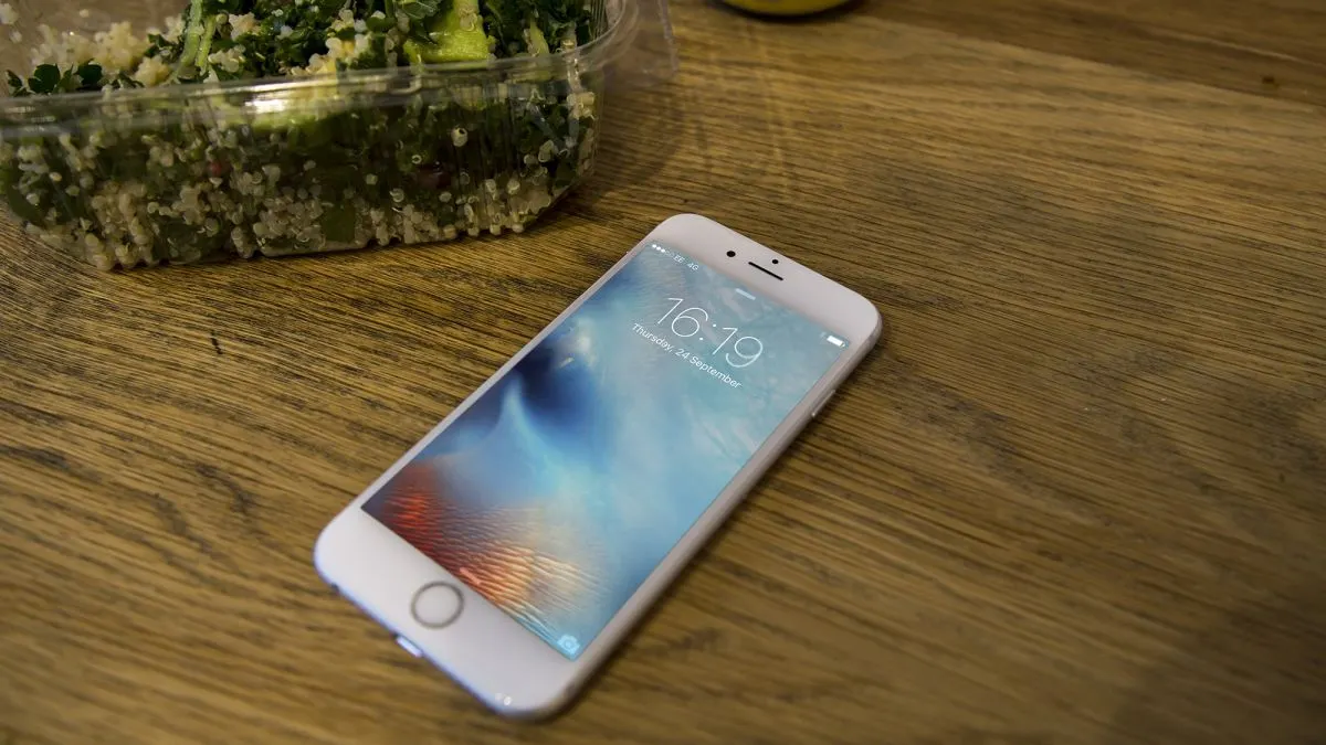 iPhone 6s – почти раритет. Но в Индии Apple до сих пор официально его продвигает – почему?