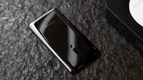 Каким будет Meizu 17? Китайцы не зря готовили гаджет без разъемов