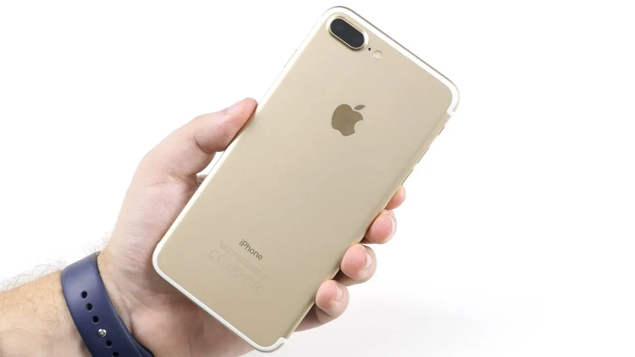 «Билайн» продает iPhone 7 и 7 Plus с очень существенной скидкой. Берем?