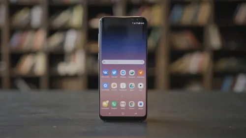 К Samsung Galaxy S8 теперь дарят бюджетник. Получается крайне выгодно