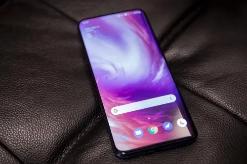 Для OnePlus 7/7 Pro вышло обновление, которое решает главную проблему OLED-дисплеев. Это победа
