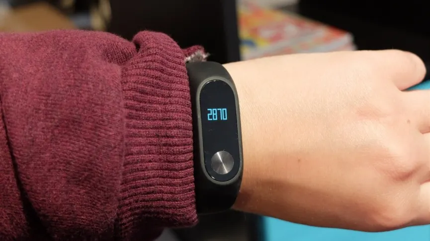 Xiaomi Mi Band 4 будет круче, чем ожидалось. Там появятся цветной дисплей и удобная зарядка