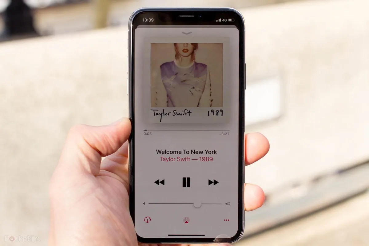 Не нужно брать iPhone X. Он переоценен