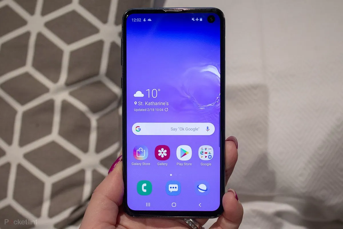Samsung Galaxy S10e теперь стоит как iPhone 7. Но корейский флагман гораздо круче
