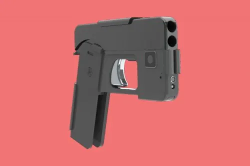 Глупый автоугонщик испугался iPhone. Он перепутал его с пистолетом