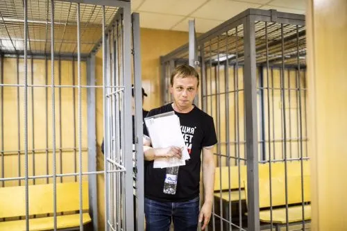 «Свободу Голунову!» Оксимирон и другие отреагировали на домашний арест для журналиста Meduza
