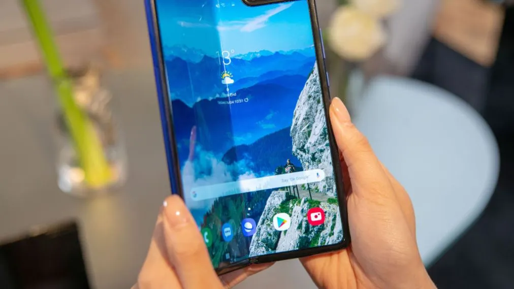 Galaxy Fold тотально провалился. Но Samsung скоро выпустит еще один складной смарт