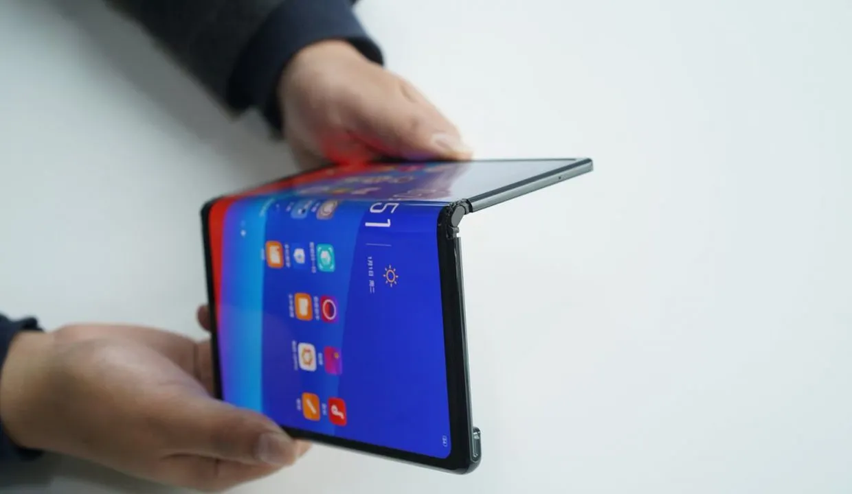 Складной флагман Huawei выйдет в России. Вместе с 5G