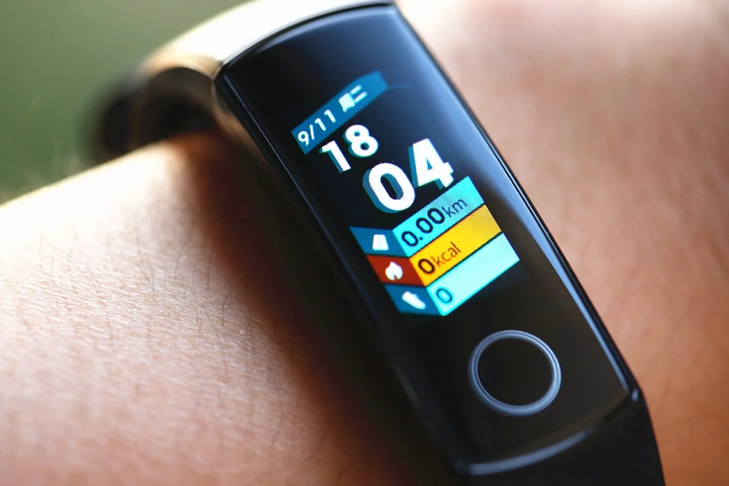 Honor Band 4 – лучшая альтернатива Xiaomi Mi Band 4. Сейчас трекер продают со скидкой
