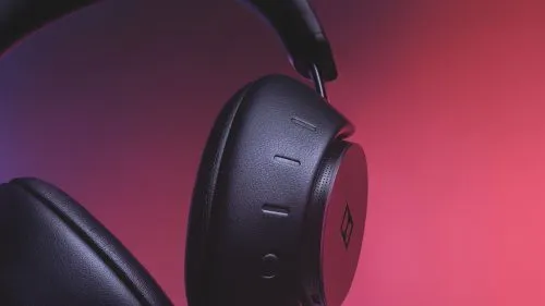 AirPods – лидеры рынка беспроводных наушников. Huawei FreeBuds не покупает почти никто