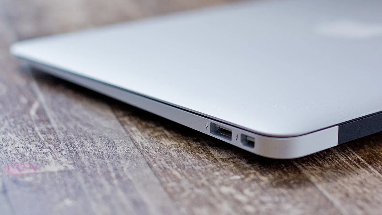 Старый MacBook Air стоит уже 55 тысяч. За такие деньги можно брать