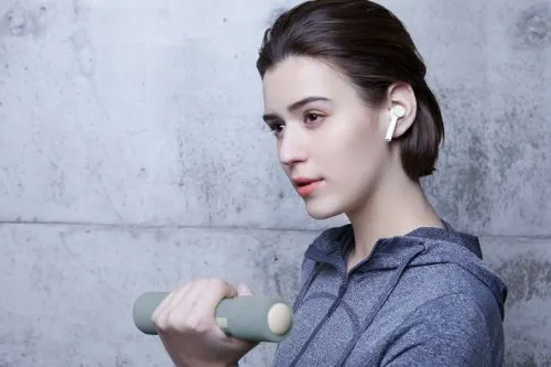 В Россию привезли клона AirPods от Xiaomi. Гарнитура стоит меньше $100
