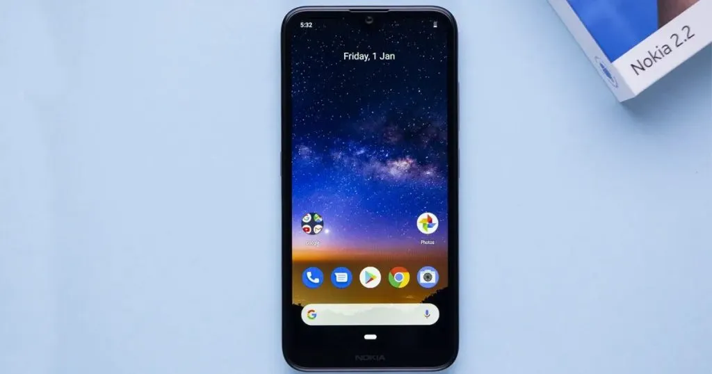 Nokia внезапно выпустила бодрый бюджетник. У него чистый Android и смешной прайс