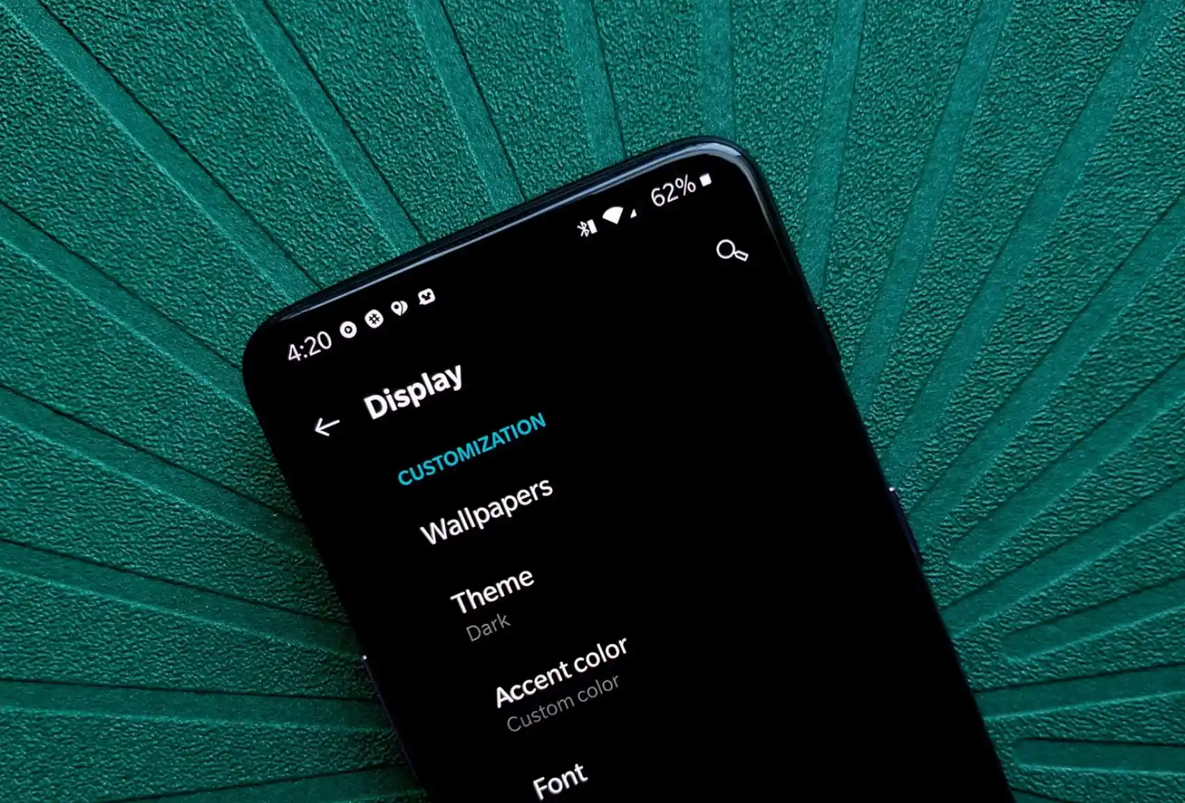 Какой цвет лучше экономит заряд OLED-экрана – черный или серый? Тест на iPhone и OnePlus 7 Pro