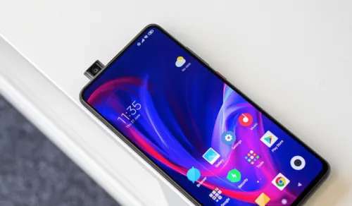 Xiaomi Mi 9T приехал в Россию. Сколько стоит и какие дают подарки?