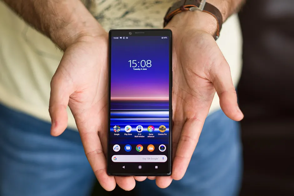 Sony Xperia 1 приехал в Россию. Сколько стоит и какие дают подарки