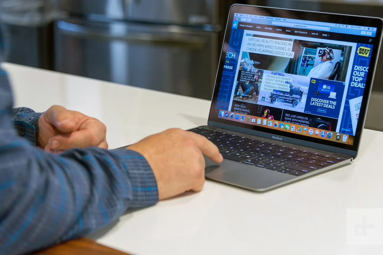 Как купить MacBook Air и другие гаджеты с огромной скидкой и гарантией? Ищите товары с витрины