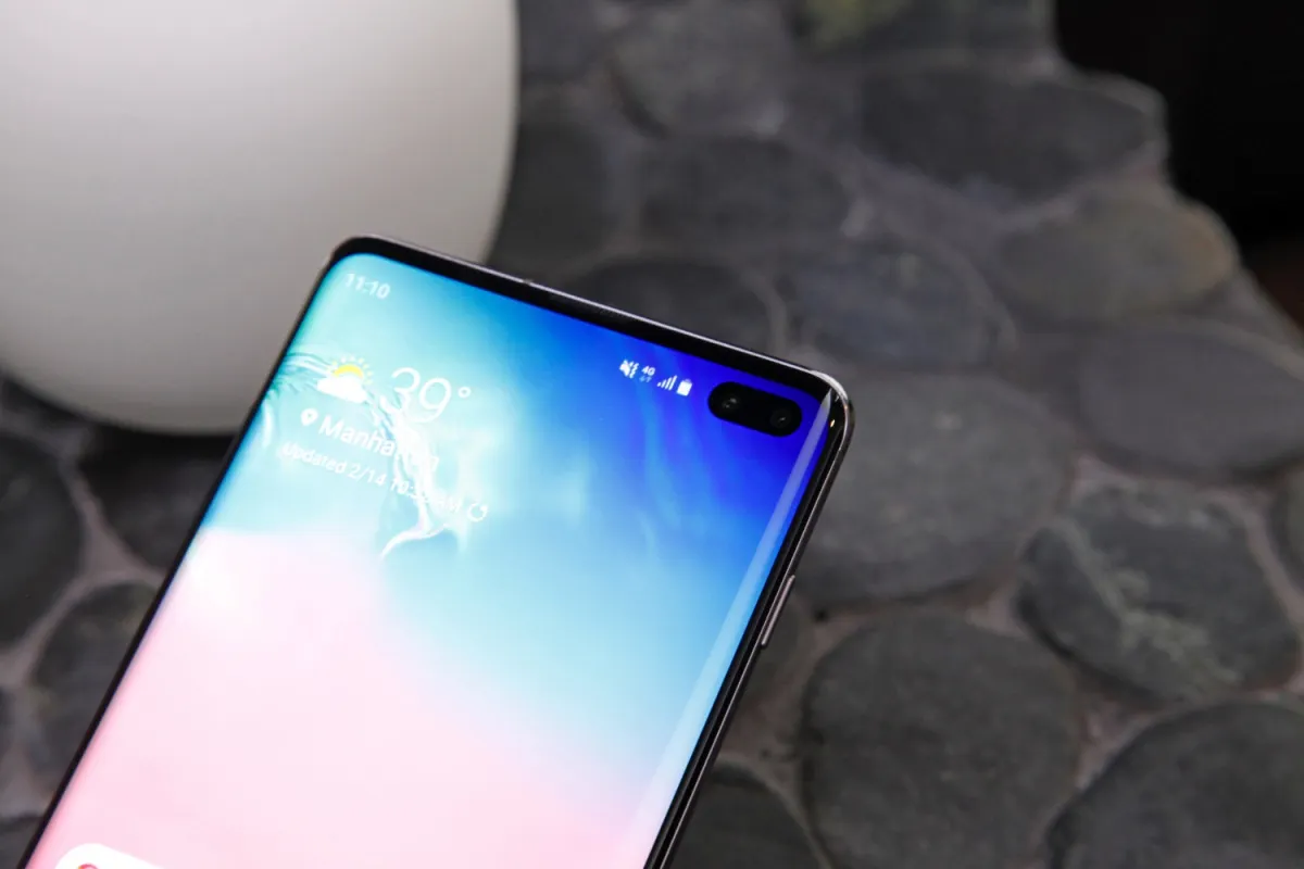 Эксклюзив: скоро сильно подешевеют смартфоны Samsung Galaxy S10. Где и когда ловить скидки?