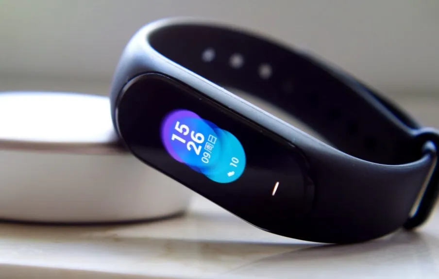 Реальные фотографии Xiaomi Mi Band 4 слиты до презентации. Как он выглядит?