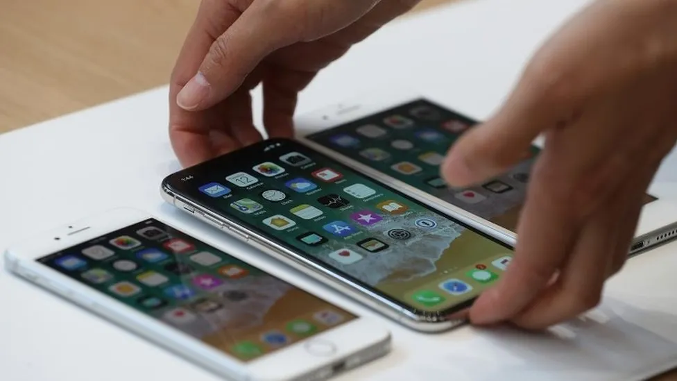 В Китае уже продают iPhone 11 на Android. Он крайне уродлив