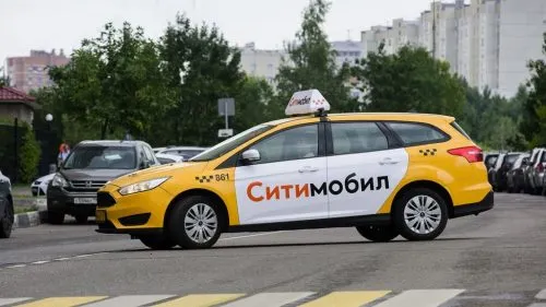 «Ситимобил» установил в такси мини-бары. В пути можно будет купить чипсы или газировку