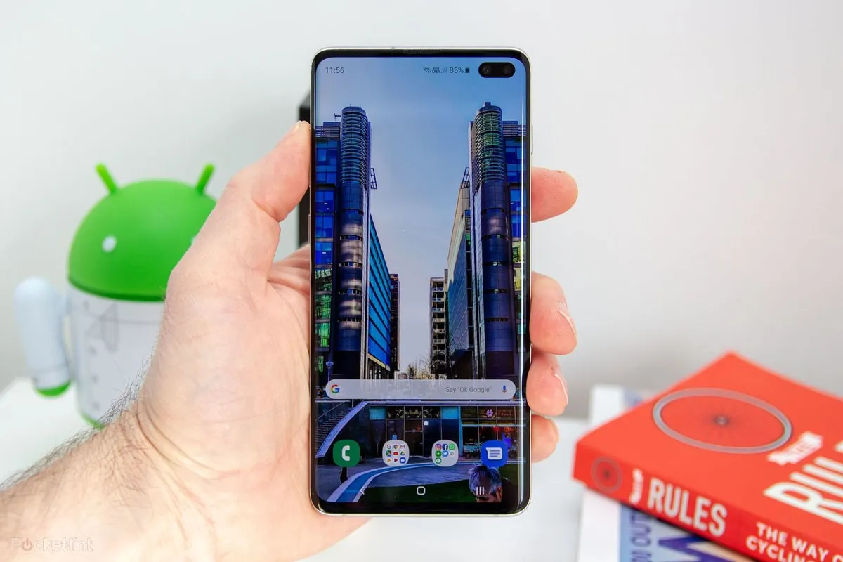 Подешевел Samsung Galaxy S10 Plus. Это лучший гаджет в истории бренда