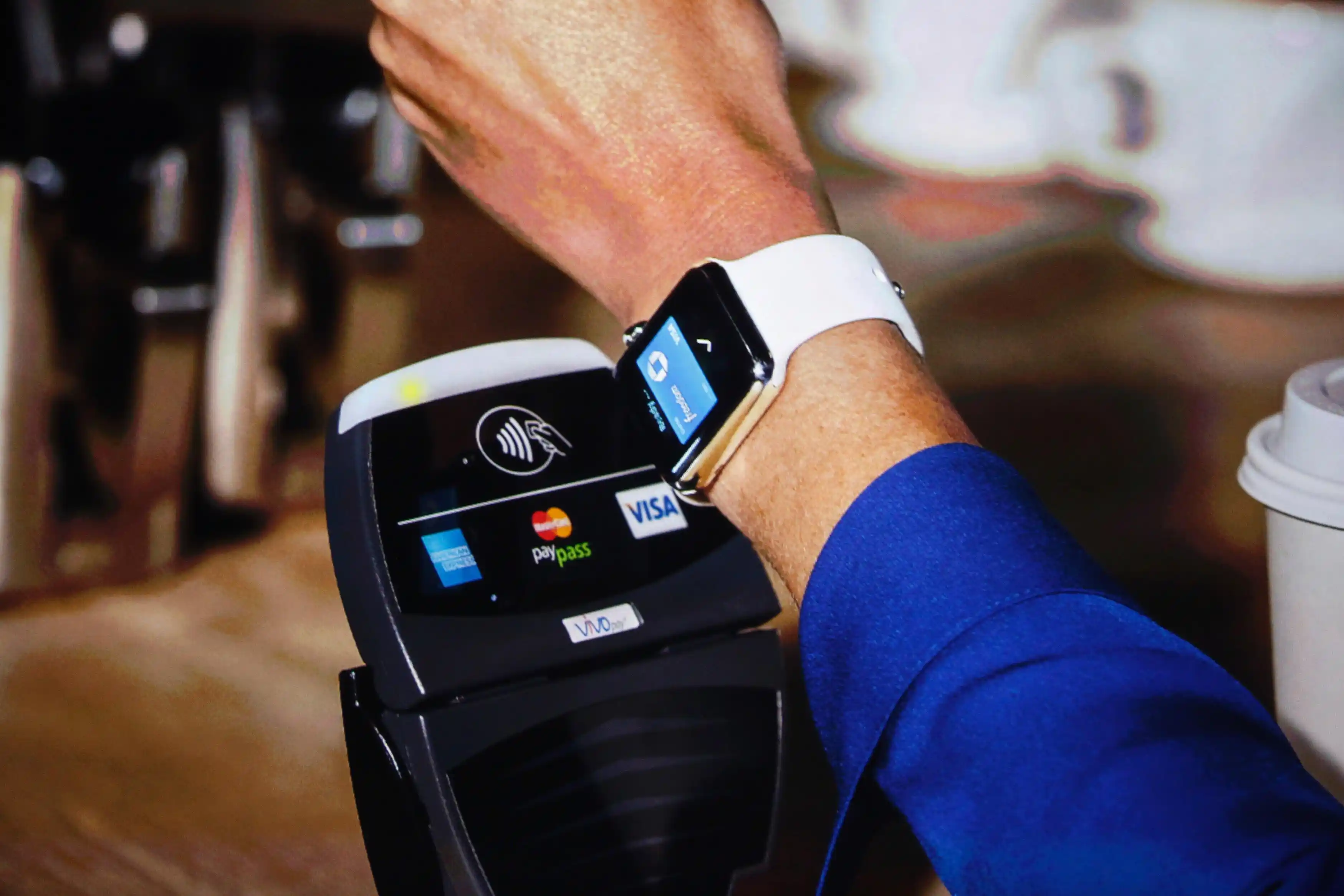 Почему американские магазины отказываются от Apple Pay