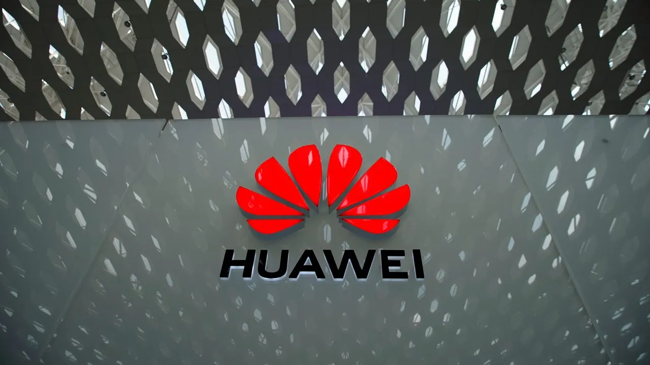 Huawei Mate 30 Pro будет первым смартом на фирменной ОС HongMeng. Эта система быстрее Android