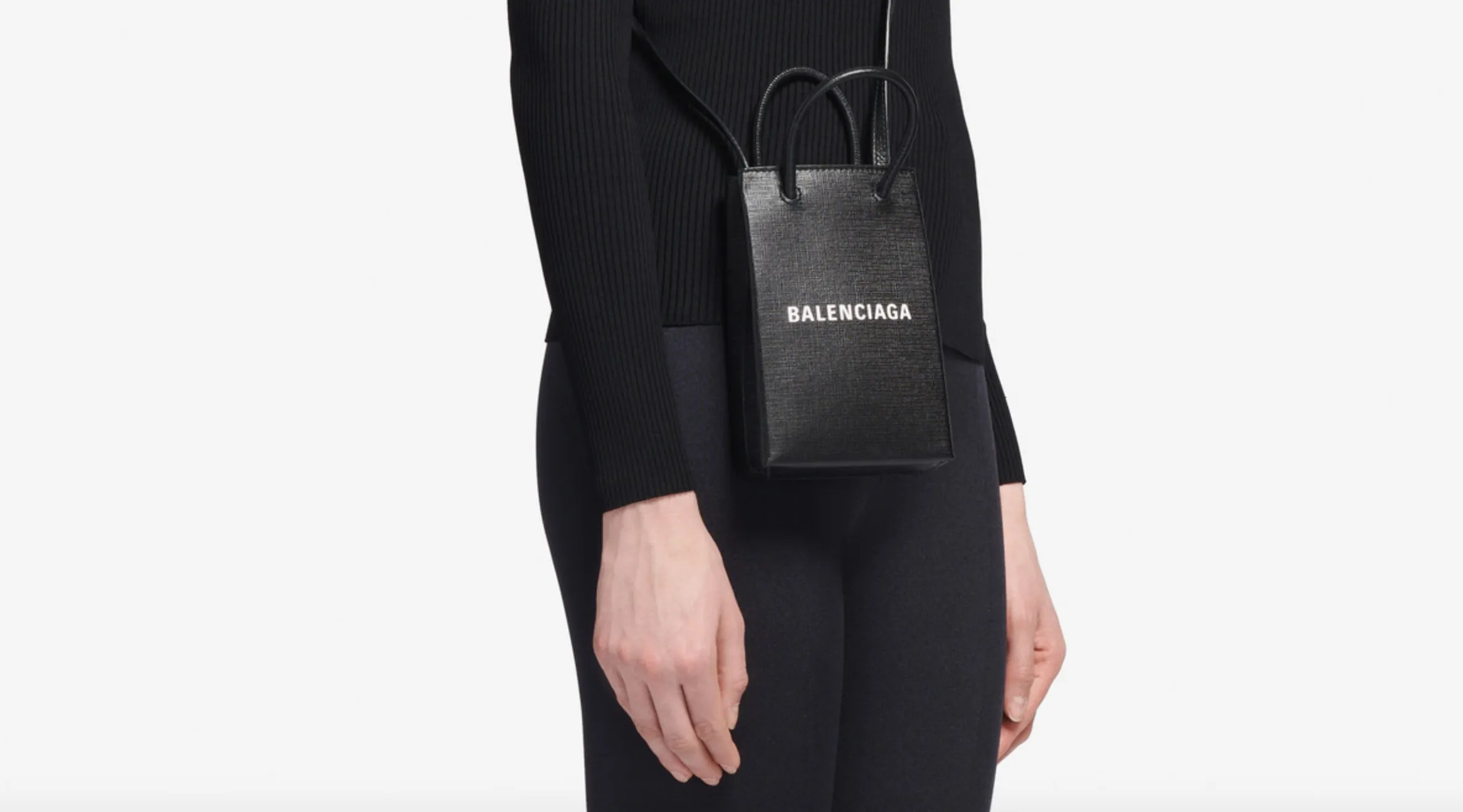 Balenciaga выпустила сумочку для смартфона. Стоит как последний iPhone