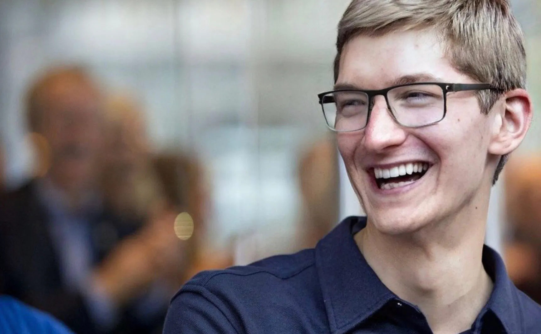 Приложение FaceApp не только «старит» пользователей, но и ворует их данные. Осторожнее