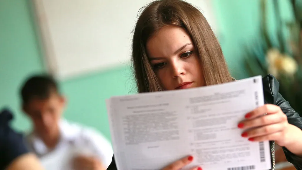 Возможно, за олимпийскую чемпионку Мустафину сдавал ЕГЭ другой человек. Вышло целое расследование
