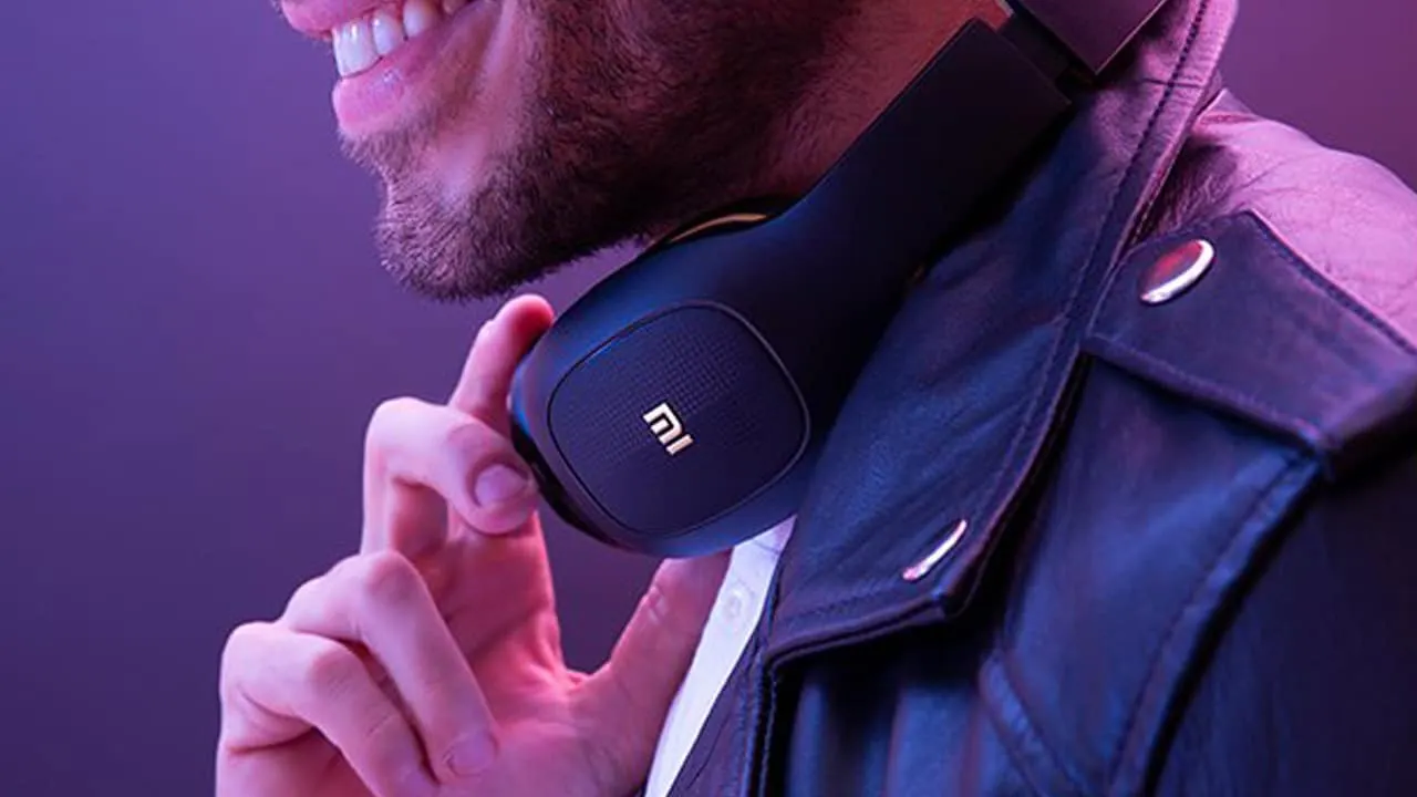 Xiaomi представила дешевого конкурента Beats. Наушники работают до 20 часов