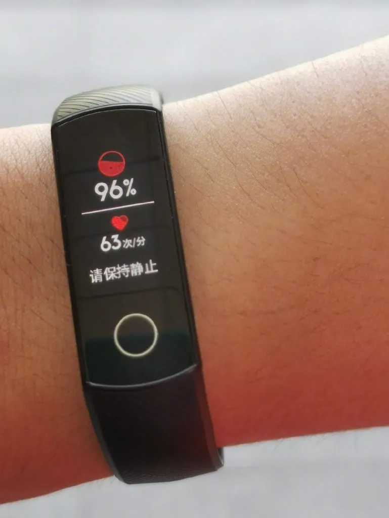 Что лучше – Xiaomi Mi Band 4 или Honor Band 5?