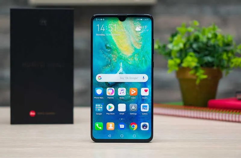 Huawei Mate 20 надо брать уже сейчас. Вряд ли он подешевеет сильнее