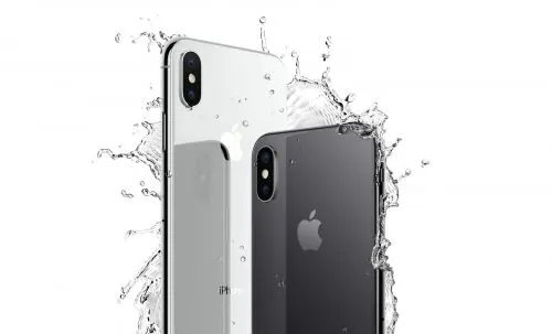 Москвич хотел выбить деньги за утопленный iPhone X. Но не пришел в суд