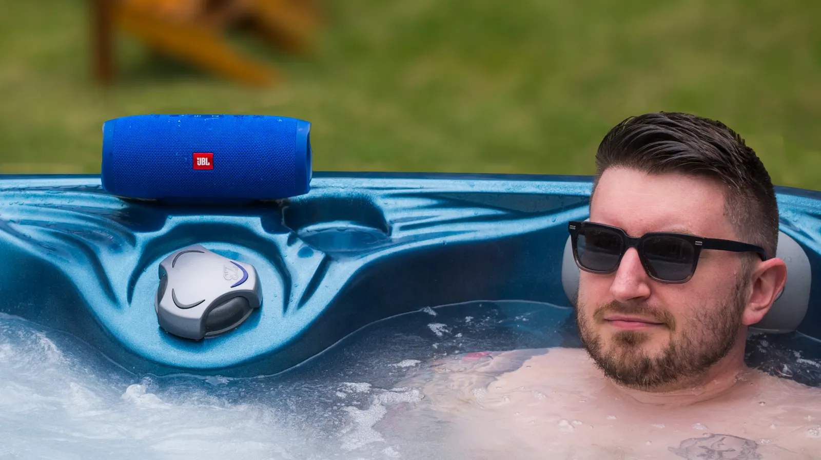 «Эльдорадо» продает крутую колонку JBL дешевле всех. Нужно знать промокод