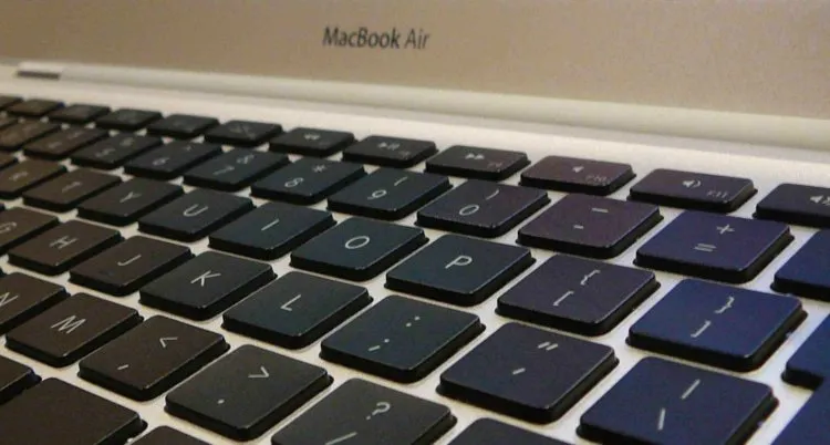 В MacBook вернут нормальную клавиатуру. Бабочек больше не будет